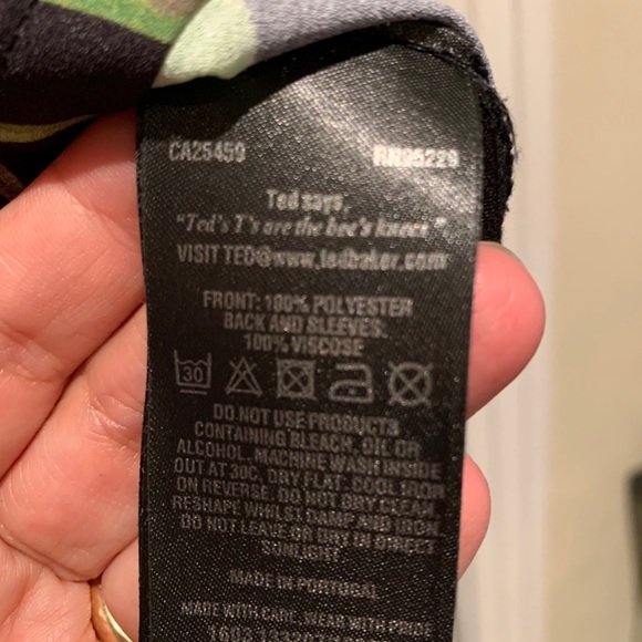 Ted Baker short sleeve floral top. Size 2 (small) - Picture 3 of 5